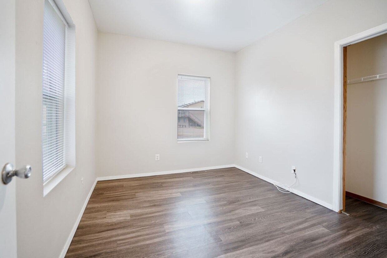 Foto principal - 2116 - 2118 College St - Cedar Falls