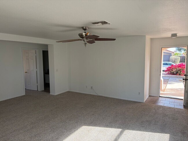 Foto del edificio - Surprise, Im waiting for you!