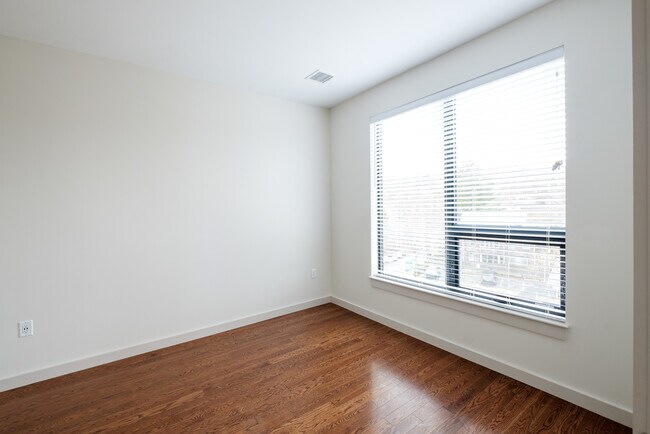 Building Photo - 455 Harvard St