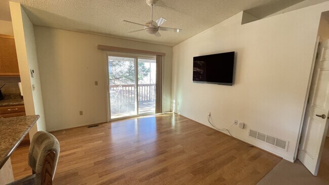 Comedor - 2636 Patriot Hts