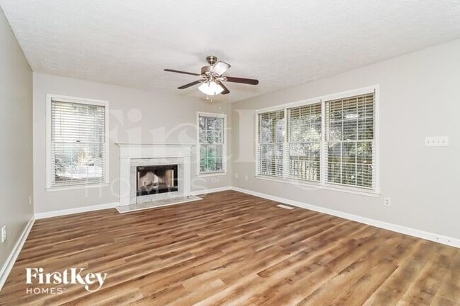 Building Photo - 345 Maplelake Dr