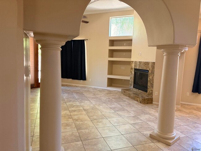 Building Photo - 4568 La Quinta Ln