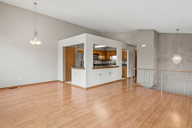 Building Photo - 8923 Clearview Dr