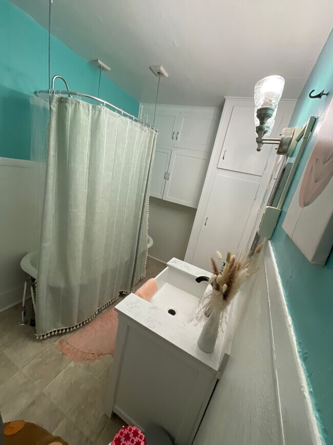 Bathroom - 110 W 10th St