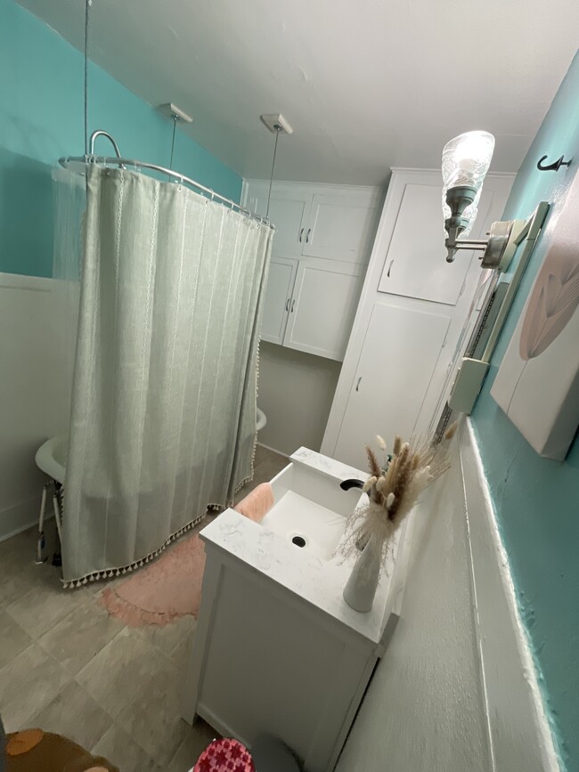 Bathroom - 110 W 10th St