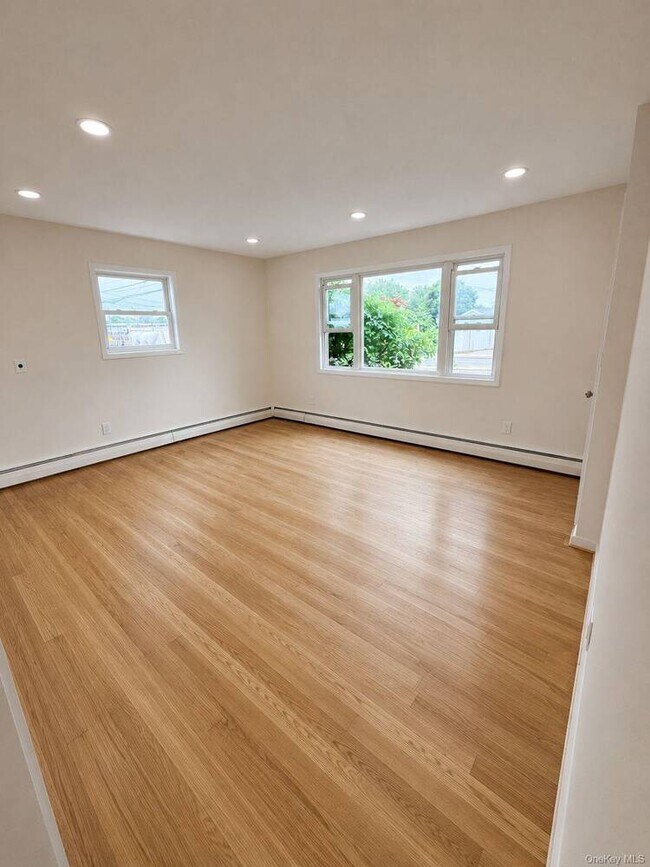 Foto del edificio - 790 Wellwood Ave