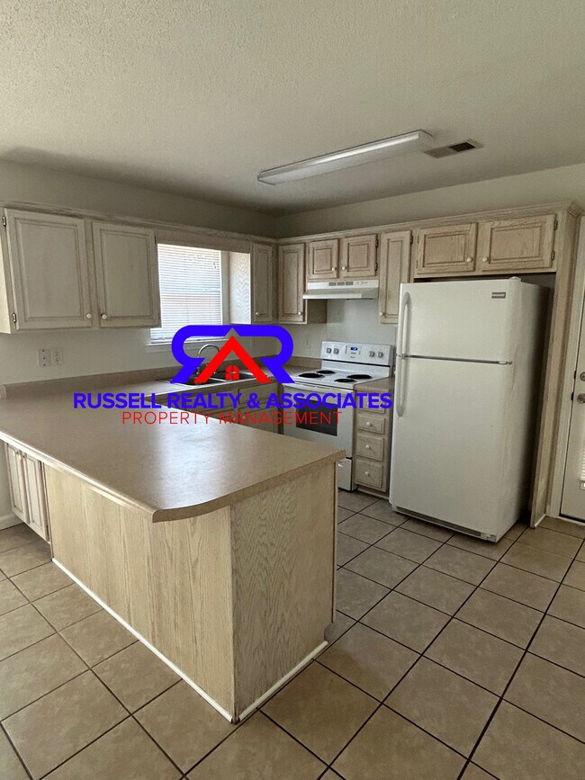 Building Photo - 204 Buck Creek Cir