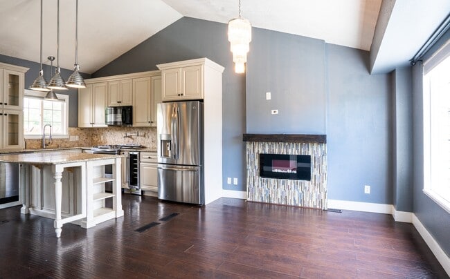 Building Photo - 2080 Woodsong Way