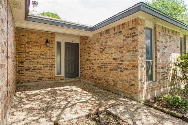 Building Photo - 4006 Cima Serena Dr