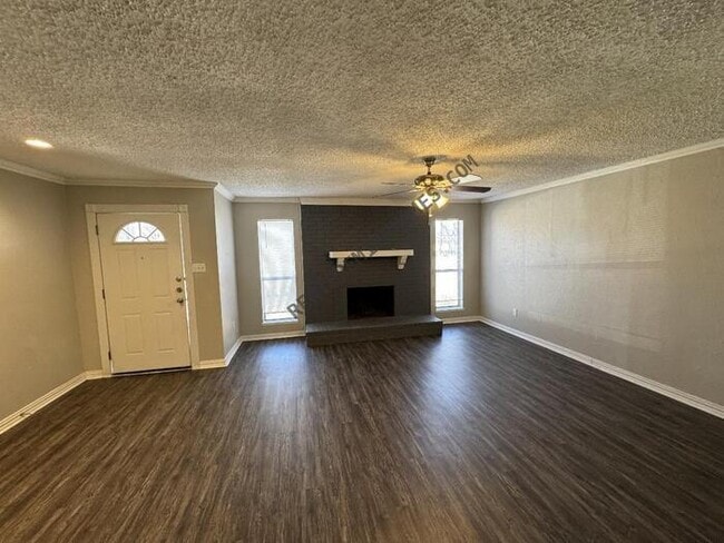 Building Photo - 1200 Green Hill Dr