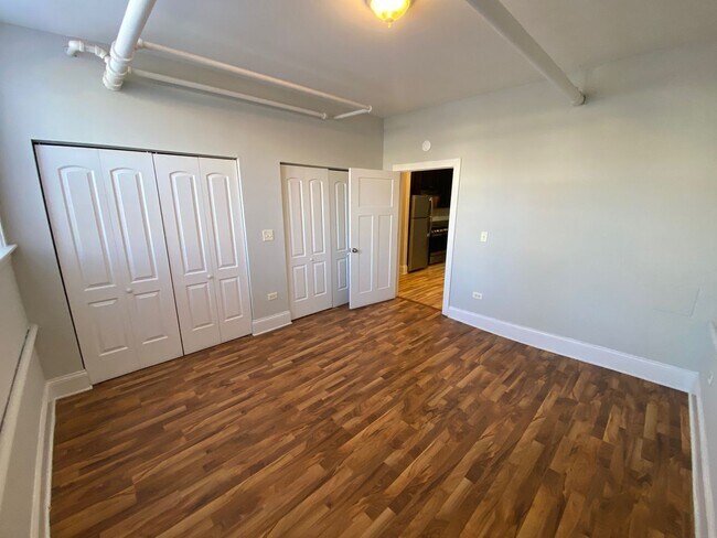 Foto del edificio - Rogers Park 1BR Garden unit - Near Red Line & Lake