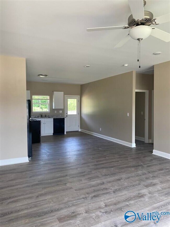 Building Photo - 223 Fern Bank Dr