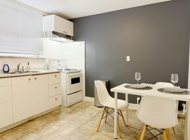 Building Photo - 46 Hay Av