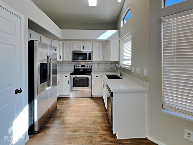 Building Photo - 12325 W El Nido Ln