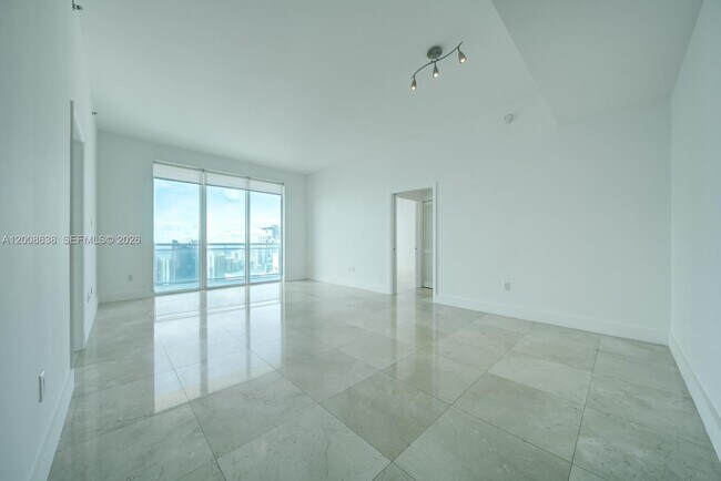 Foto del edificio - 950 Brickell Bay Dr