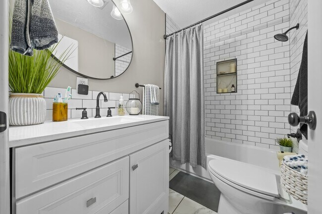 Foto del edificio - 408 Zay Dr