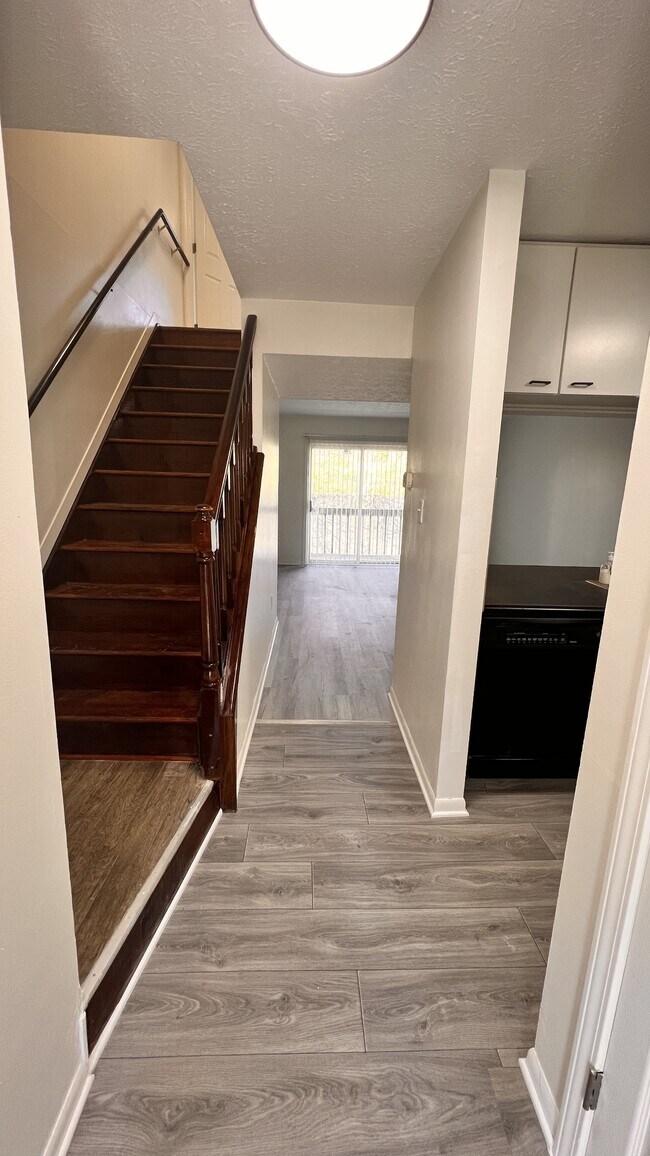 Foto del edificio - 599 E Graham Pl