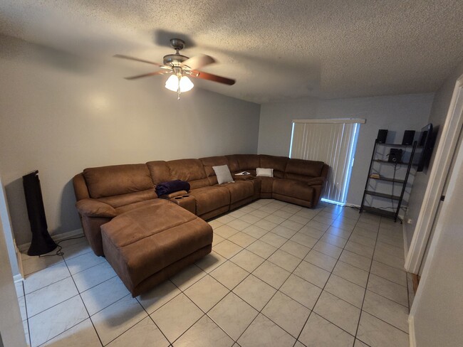 Foto del edificio - 1351 NW 94th Way
