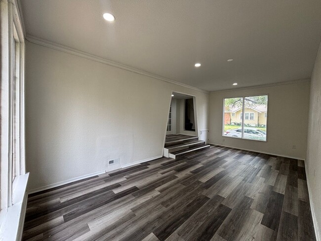 Building Photo - 655 S Hillside St