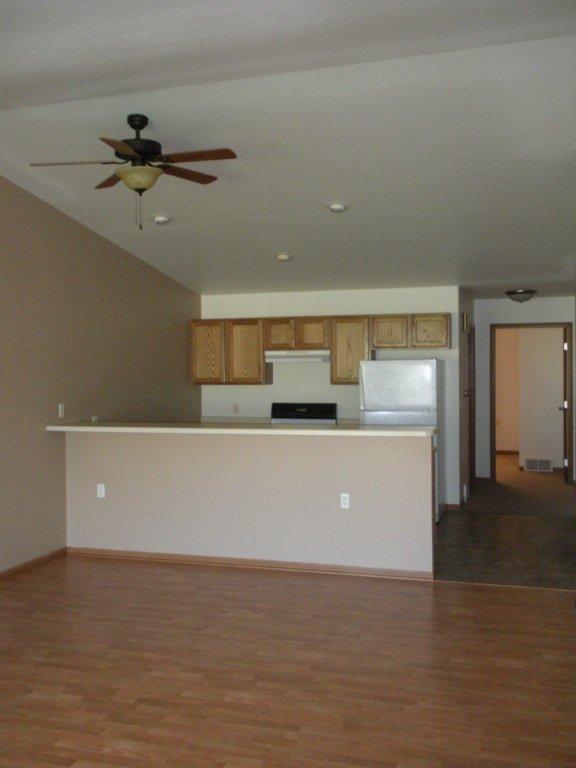 Building Photo - Spacious 2 Bedroom, 1 Bathroom Duplex off ...