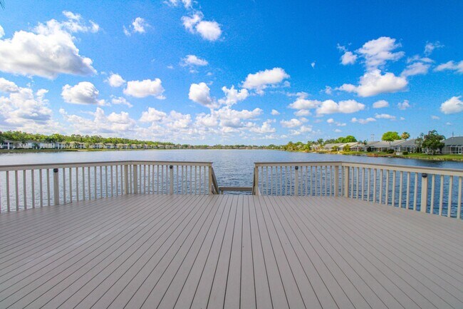 Foto del edificio - ***ANNUAL 3/2 UNFURNISHED***CROWN POINTE *...