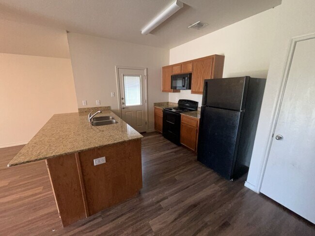 Foto del edificio - AVAILABLE SOON!