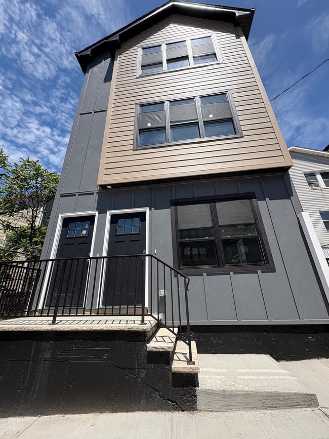 Building Photo - 7 Godwin Ave