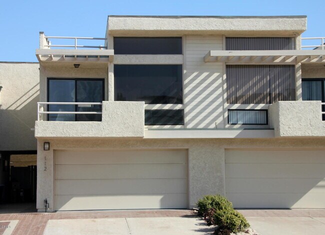 Building Photo - 112 La Brea St