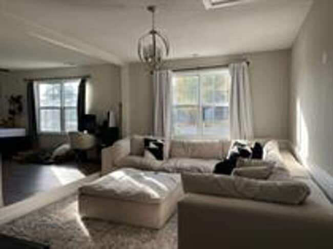 Building Photo - 108 Mimosa Cir