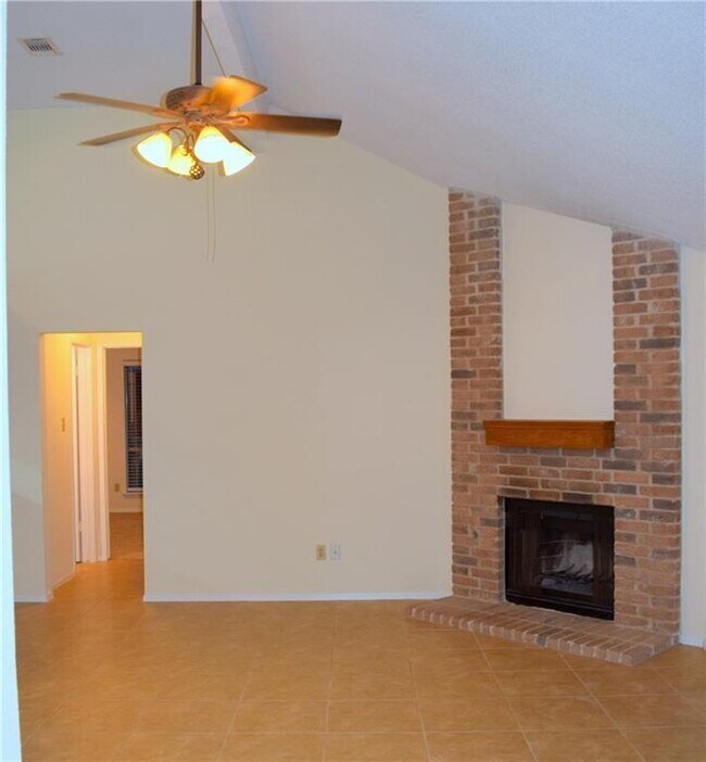 Foto del edificio - 16819 Village Oak Loop