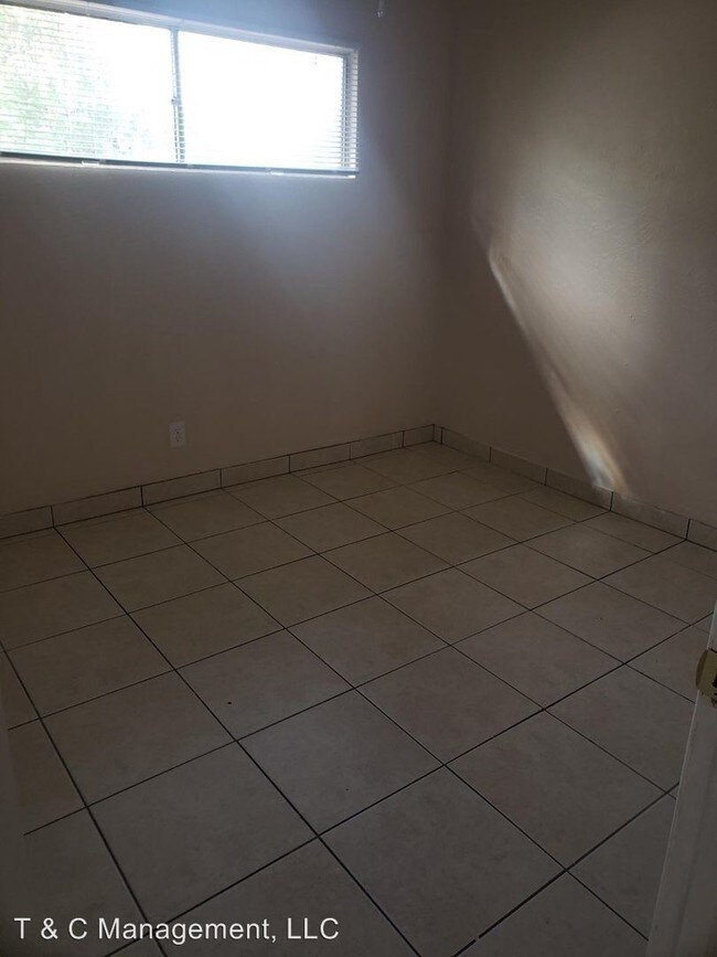 Building Photo - 1132 Palomas Dr SE