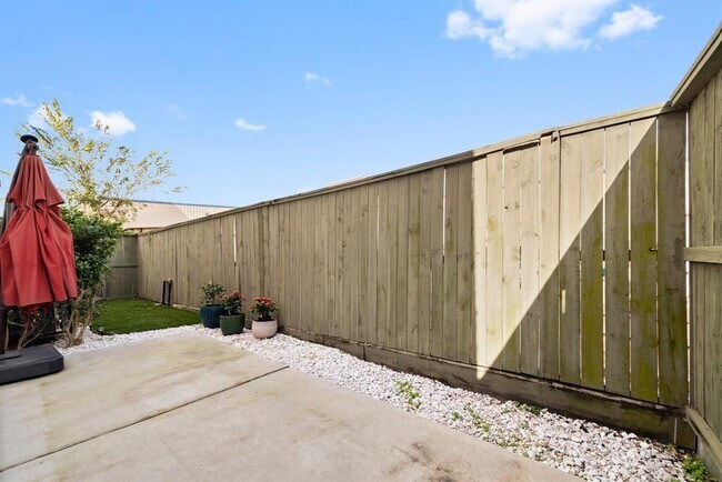 Foto del edificio - 2057 Fannin Station N