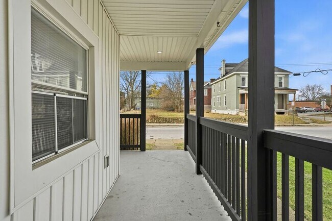 Foto del edificio - 522 Kelton Ave