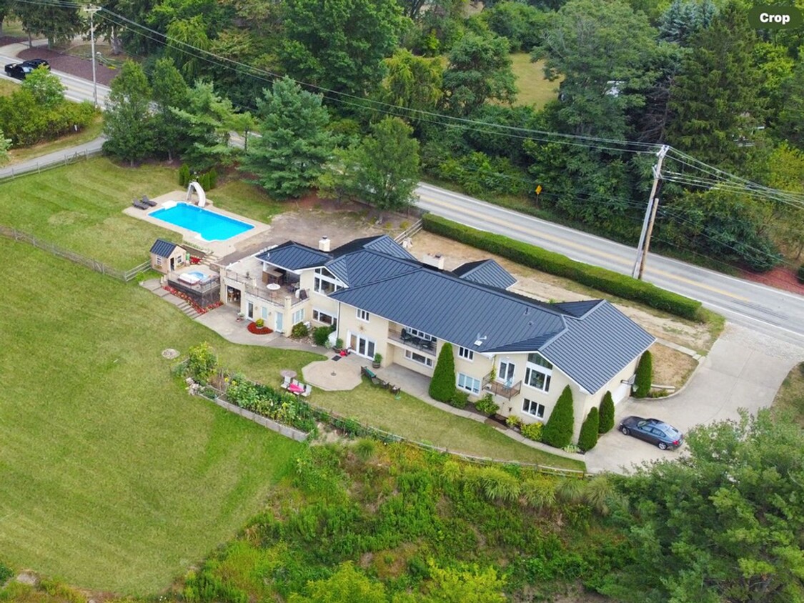 Primary Photo - Modern Resort-Like Home with Pool