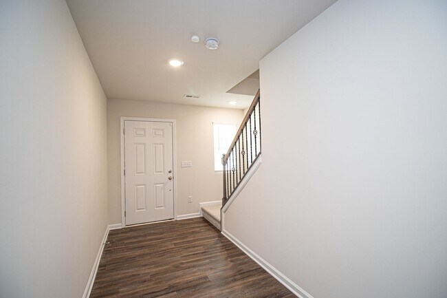 Building Photo - Move-in Ready 5 Bedroom Home!