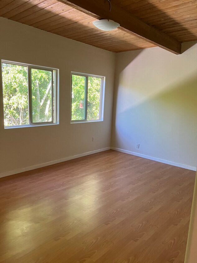 Primary Photo - 4401 Kraft Ave