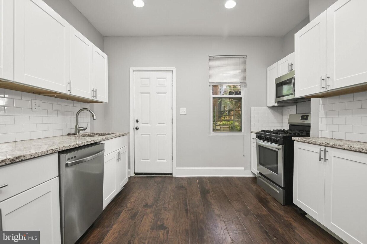 Foto principal - 3206 Baker St