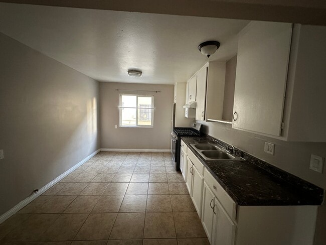 Building Photo - 14424 Flallon Ave