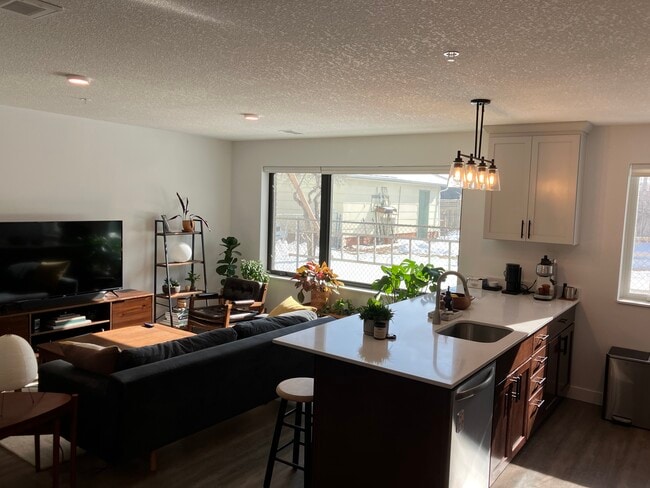 Building Photo - Solstice Northeast