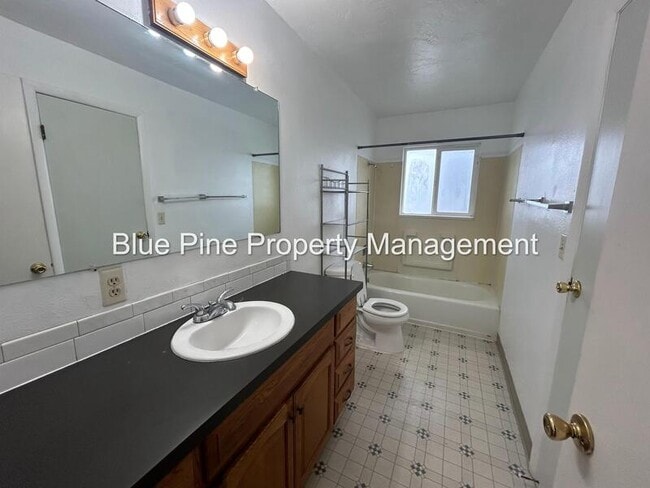 Building Photo - 182 Adams St