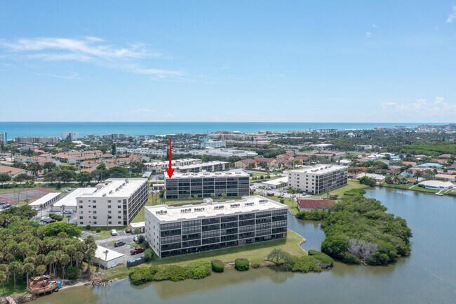 Foto del edificio - 5803 N Banana River Blvd