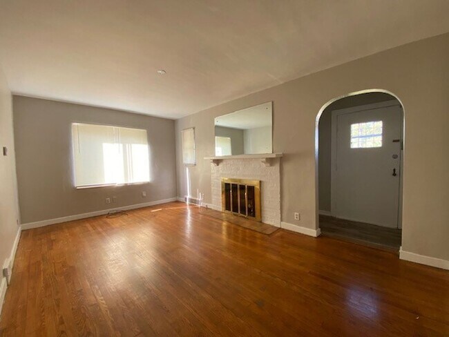 Building Photo - Welcome to this charming two bedroom, one ...