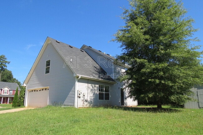 Building Photo - 1532 Locomotive Dr NE