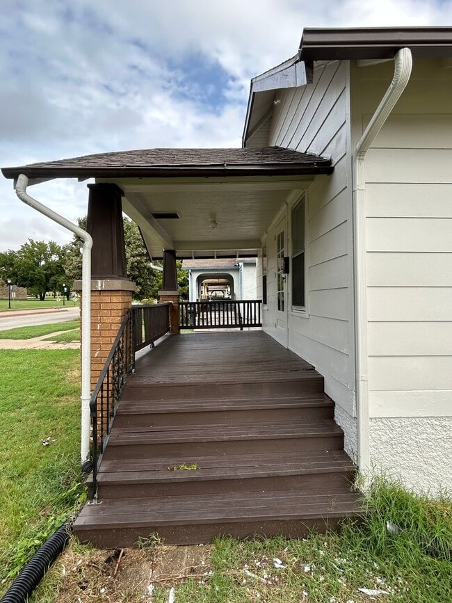 Building Photo - 2080 SW Washburn Ave