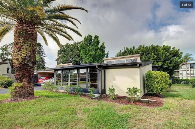 Foto del edificio - 637 White Pine Tree Rd