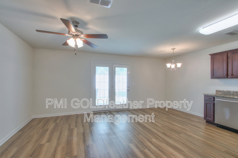 Foto principal - 308 Dill Ln