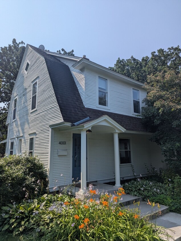 Primary Photo - 4001 Sheridan Ave S