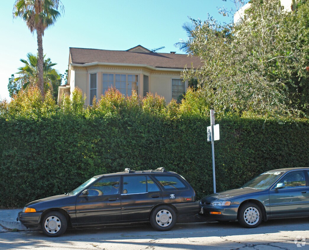 Building Photo - 1807-1811 Grace Ave