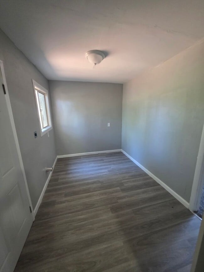 Building Photo - 870 St Cletus Dr