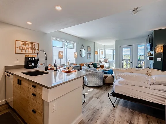 Foto del edificio - 267 Lake Dr